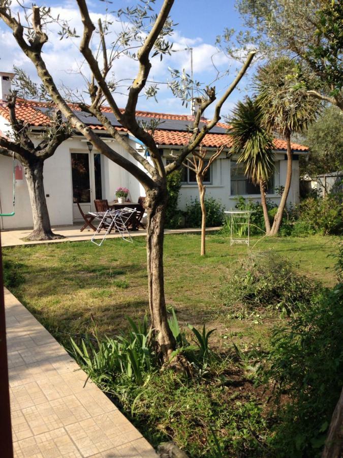 Seb&Laeti Guesthouse Saint-Laurent-dʼAigouze Exterior foto